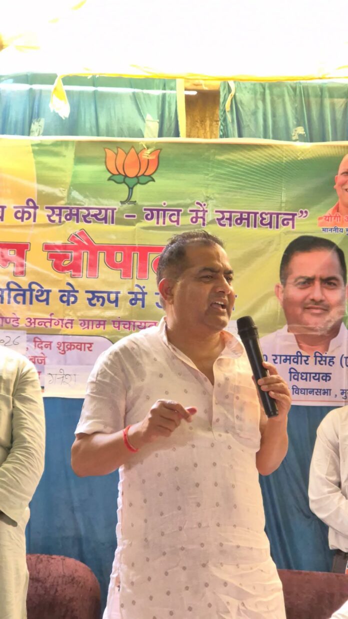 कुंदरकी विधायक ग्राम चौपाल में बातचीत करते हुए
