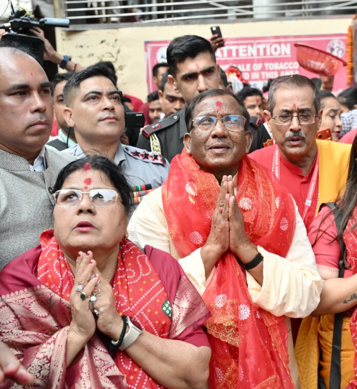 असम राज्यपाल की कामाख्या मंदिर यात्रा में पूजा
