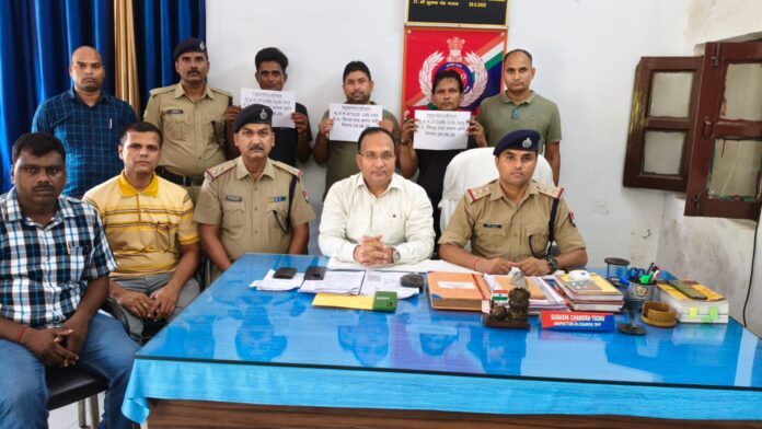 आरपीएफ अधिकारी टिकट दलालों के साथ गिरफ्तार