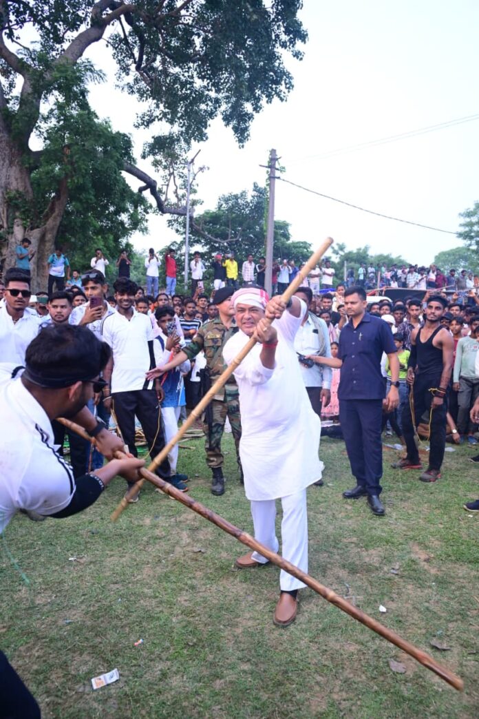 मंत्री लाठी भांजते इरफान अंसारी