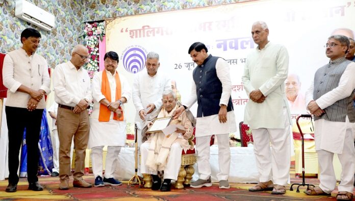 मुख्यमंत्री सदाशिव देवधर सम्मान