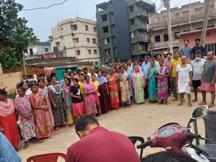 ग्रामीण बैठक तस्वीरें सोशल मीडिया पर वायरल