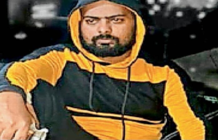 प्रिंस खान की फाइल फोटो सोशल मीडिया पर वायरल हो रही हैं
