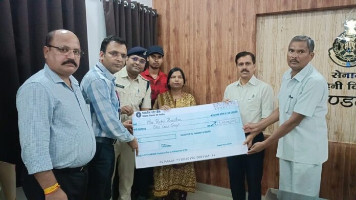 मप्र मंडला पुलिसकर्मी सहायता समाचार