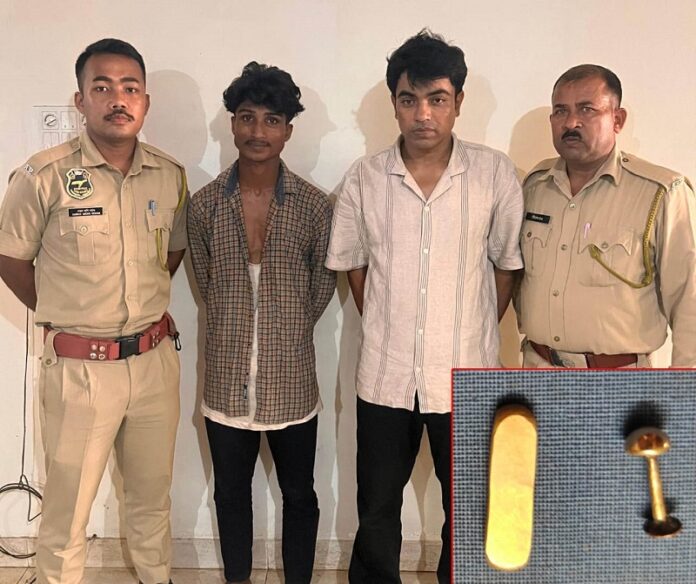 वशिष्ठ पुलिस द्वारा गिरफ्तार कुख्यात चोरों की तस्वीरें