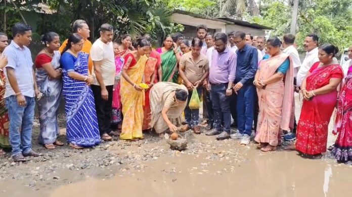 भाजपा विधायक शिखा चटर्जी सड़क निर्माण कार्य
