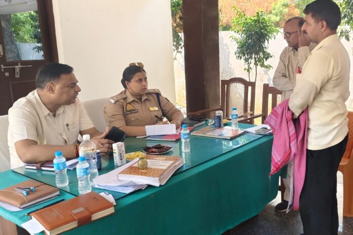 जिलाधिकारी पवन कुमार गंगवार की जनसुनवाई