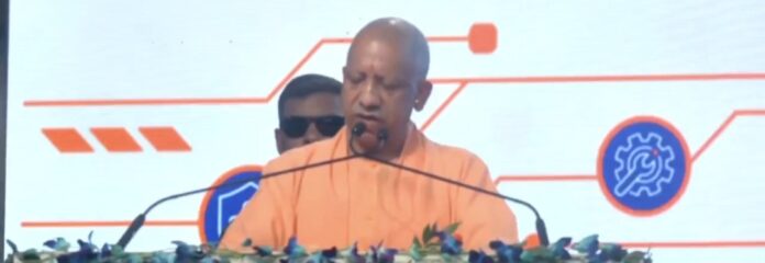योगी आदित्यनाथ की जीवनी फोटो