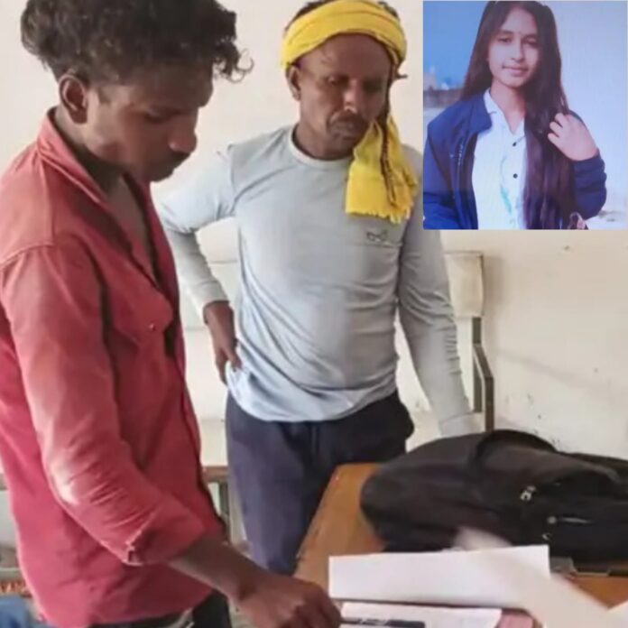 युवती का चित्र इनसेट में कागजी कार्यवाही