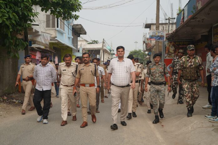 अररिया फोटो डीएम एसपी जायजा लेते