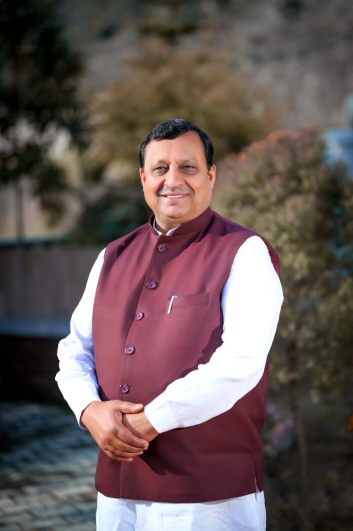 वीरेंद्र कंवर की जीवनी और उपलब्धियां