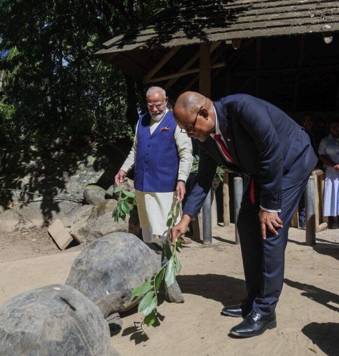 प्रधानमंत्री नरेन्द्र मोदी वनस्पति उद्यान में