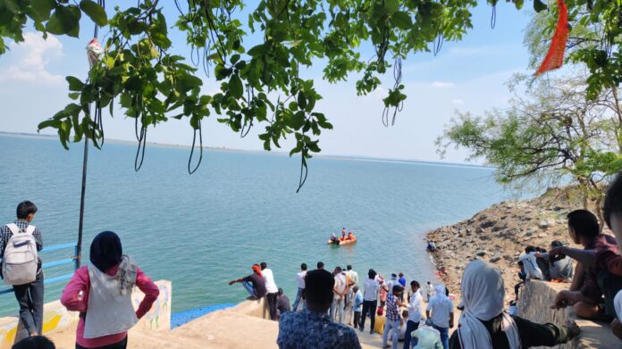 फोटो डैम की वीडियो और तस्वीरें देखें
