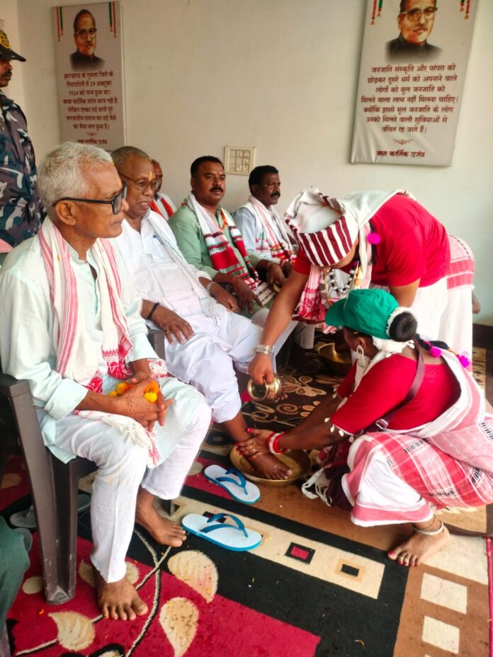जनजातीय प्रतिनिधियों का स्वागत है