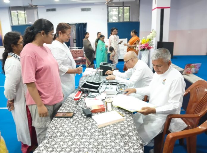मुख्य प्रशिक्षक डॉ. श्याम सम्मानित किया गया