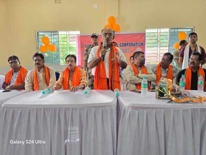 डॉक्टर अजय पोद्दार कार्यक्रम संबोधित करते हुए