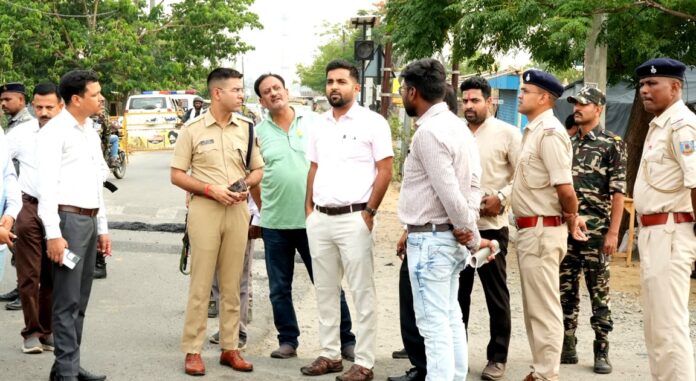 पोखराहा नेशनल हाइवे जायजा लेते डीसी एसपी