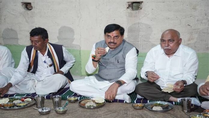 मप्र मुख्यमंत्री कुकरू ग्रामीण परिवार
