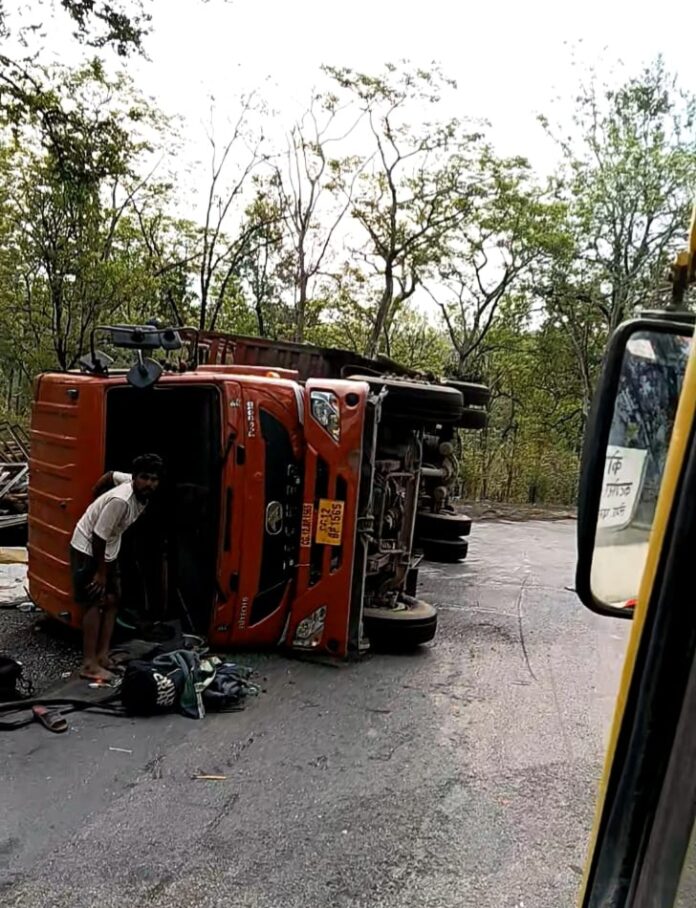 कोरबा सड़क हादसा तस्वीर