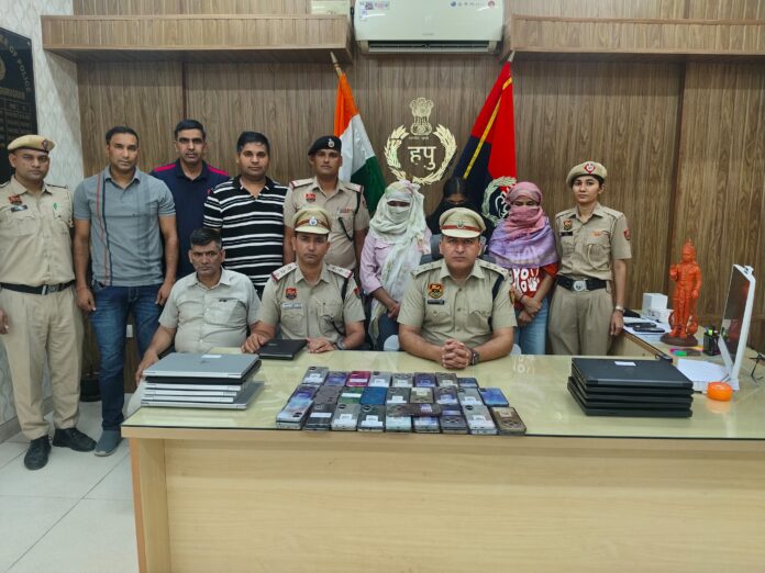 पुलिस ने फर्जी कॉल सेंटर की महिलाओं को गिरफ्तार किया