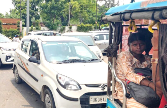 राजमार्ग पर जाम की तस्वीर