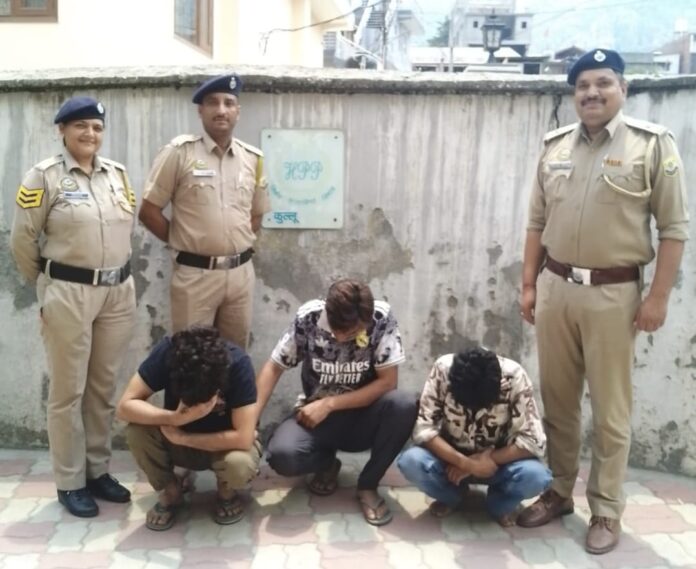 चरस के साथ गिरफ्तार व्यक्ति