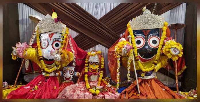 जगन्नाथ, सुभद्रा, बलभद्र की पूजा