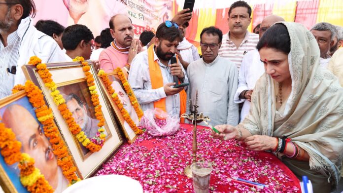 डा. सुषमा स्वास्थ्य शिविर का उद्घाटन करतीं