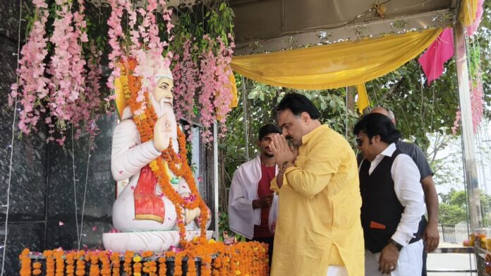 कृष्ण मिड्ढा संत कबीर जी नमन वीडियो