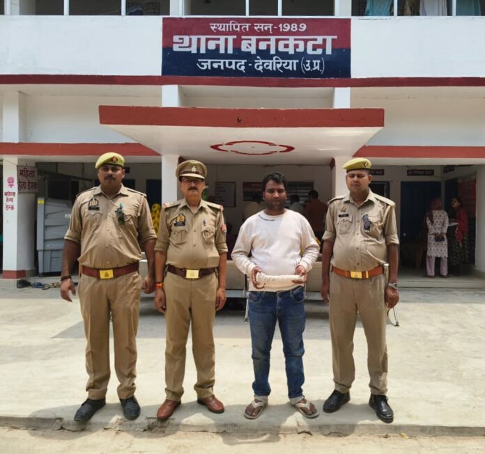 पुलिस ने दो आरोपियों को गिरफ्तार किया