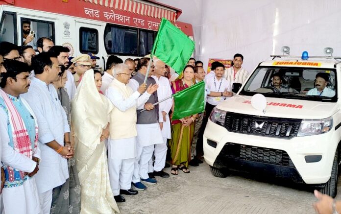 राज्यपाल एंबुलेंस हरी झंडी
