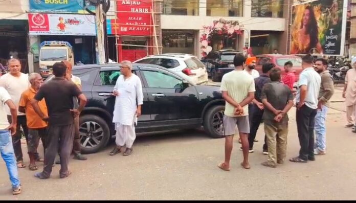 भीड़ की कार्रवाई और पुलिस की कार्रवाई का वीडियो
