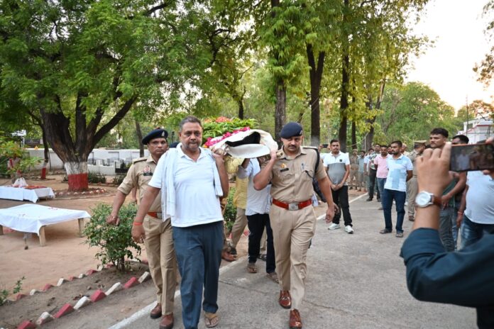 विवादित पुलिस हरकतें वीडियो वायरल हुआ