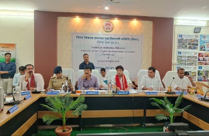 केन्द्रीय मंत्री सिंधिया गुना में विकास योजना