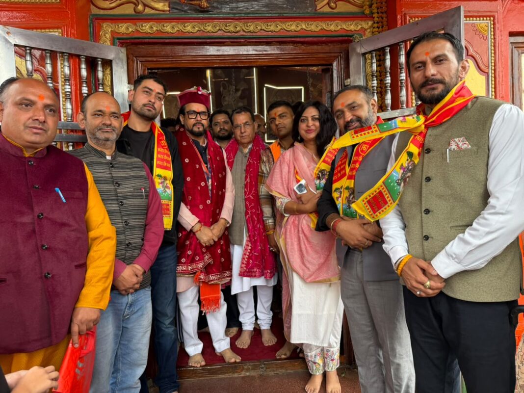 अनुराग ठाकुर जाखू मंदिर में दौरा