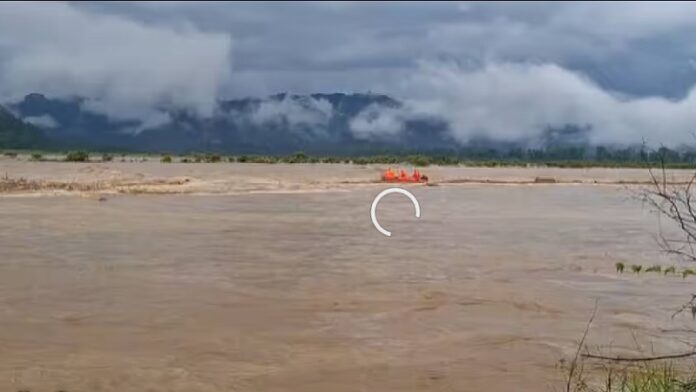 असमः के जोनाई में डिकारी नदी के जलस्तर वृद्धि