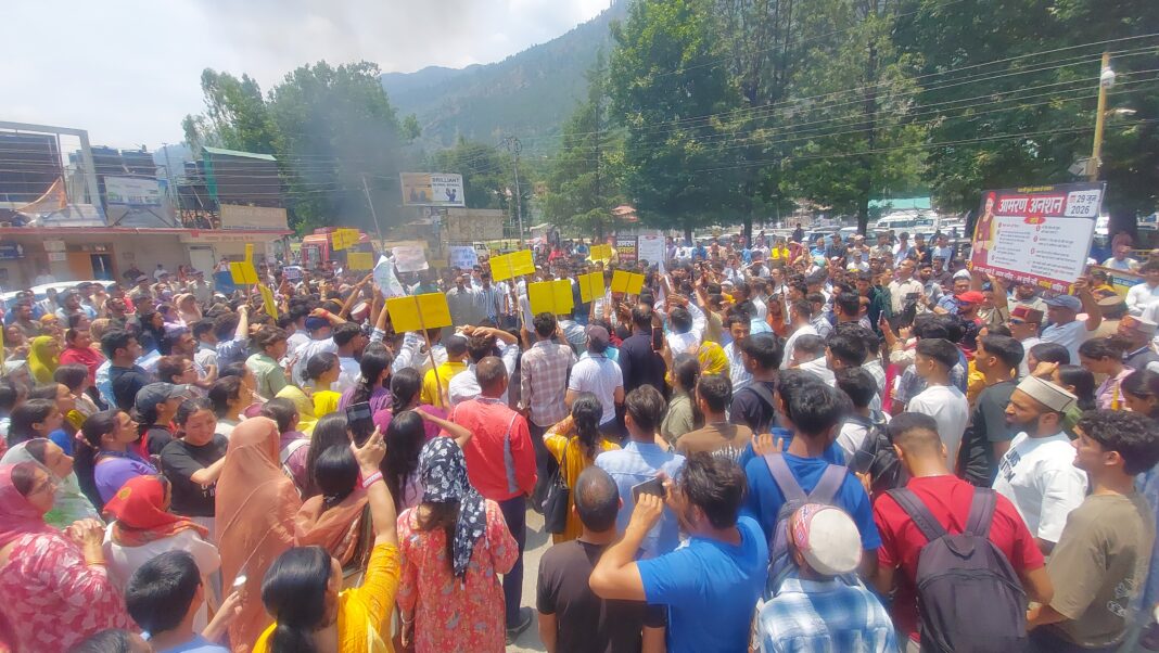हिंदी प्रदर्शन की दुनिया में नवीनतम समाचार और अपडेट हिंदी प्रदर्शन समाचार और अपडेट