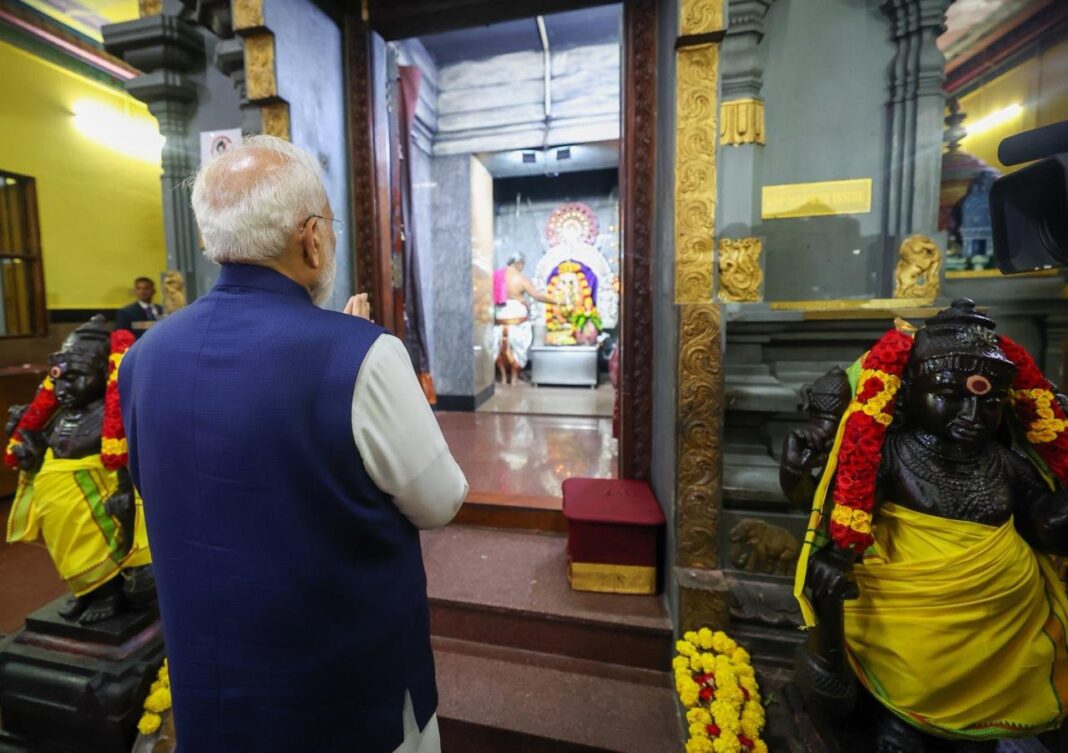 प्रधानमंत्री मोदी विक्टोरिया में विनायक मंदिर