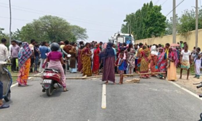 ग्रामीण सड़क जाम की तस्वीर