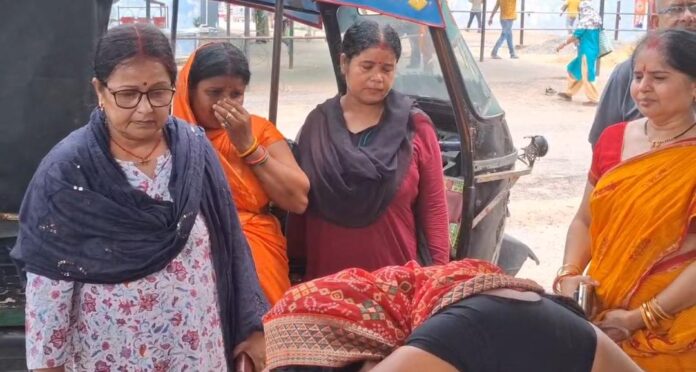 मृतक के परिजन को मुआवजा देने की मांग