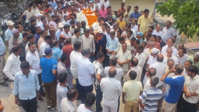 जसपाल राणा की मां की अंतिम यात्रा में भीड़