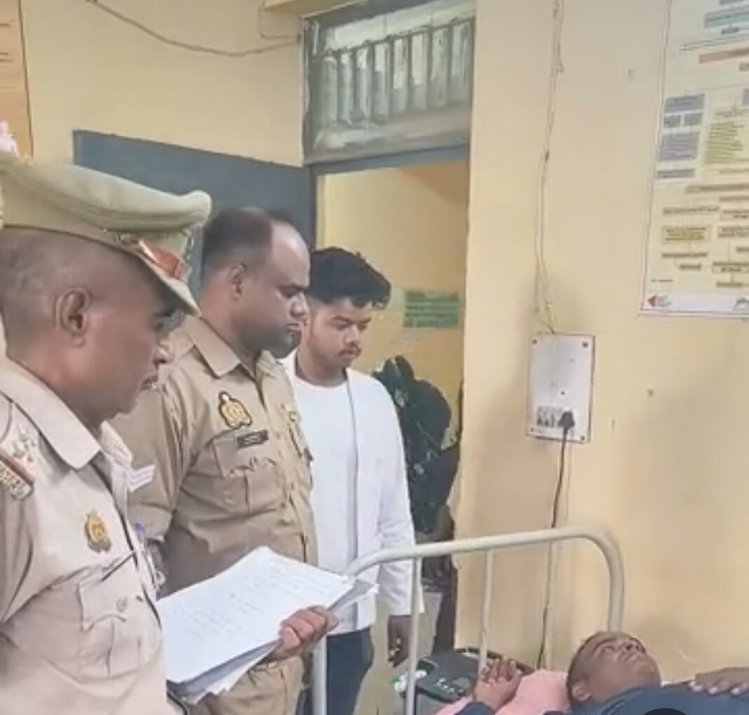 अस्पताल में भर्ती युवक की फोटो