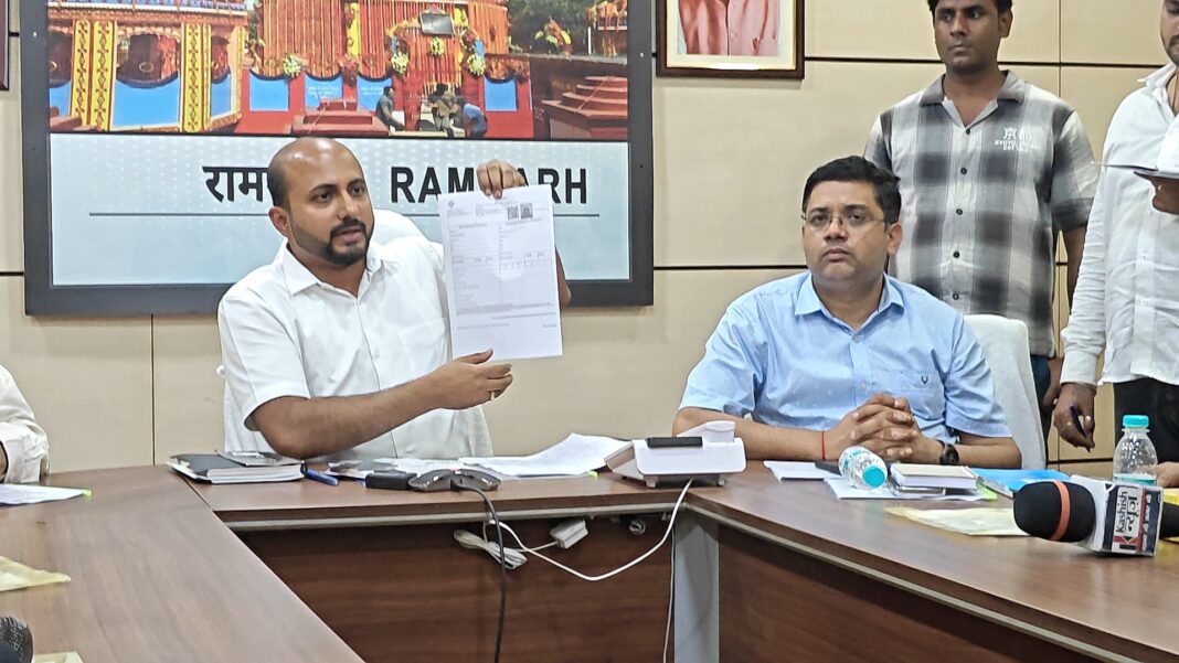 प्रेस कॉन्फ्रेंस में शामिल अधिकारियों ने विस्तार से चर्चा की प्रेस कॉन्फ्रेंस में अधिकारी