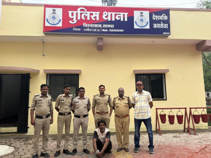 पुलिस ने आरोपित को पकड़ा गया है