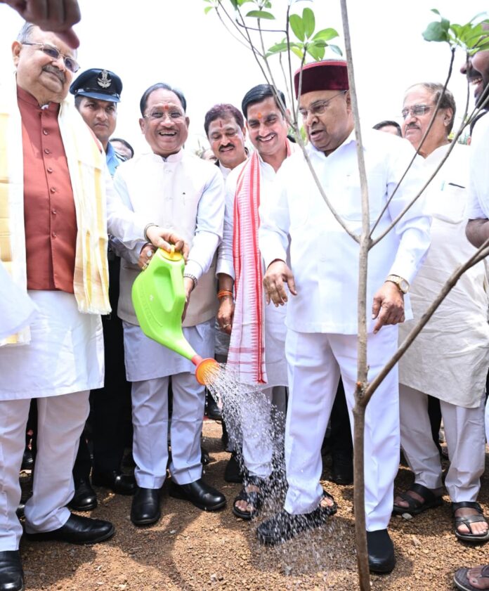 राज्यपाल थावरचंद गहलोत वृक्षारोपण आश्रम परिसर
