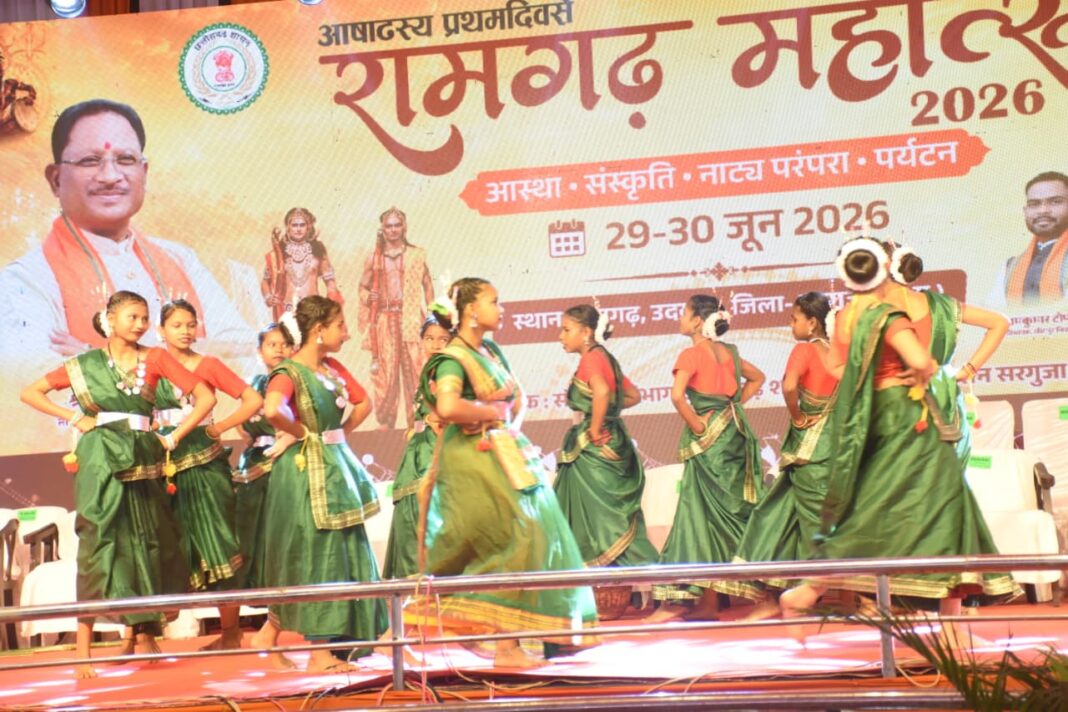 स्थानीय कलाकारों का सांस्कृतिक कार्यक्रम
