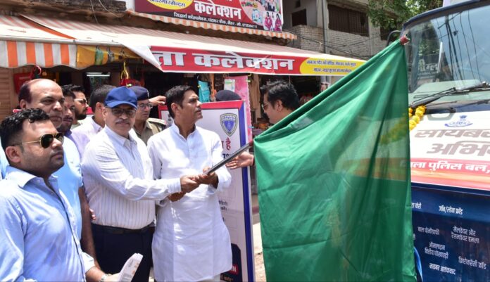 साइबर रथ का लॉन्च इवेंट