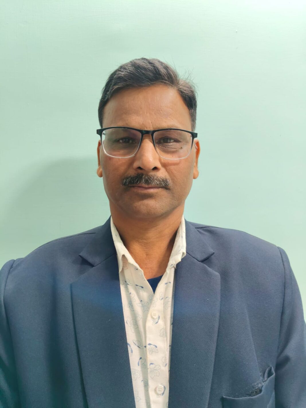 रजिस्ट्रार का फाइल फोटो और जानकारी का विवरण रजिस्ट्रार फाइल फोटो और शिक्षा विश्वविद्यालय