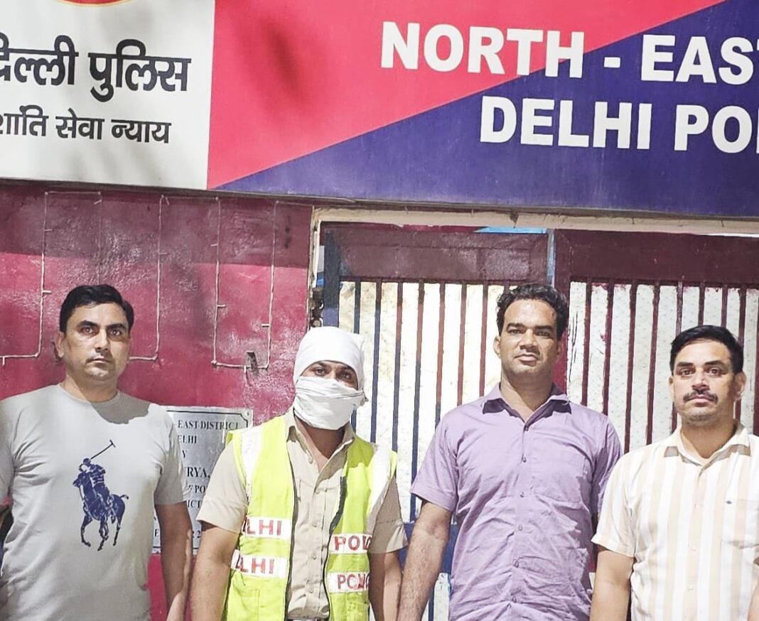 दिल्ली पुलिस आरोपित की फोटाे