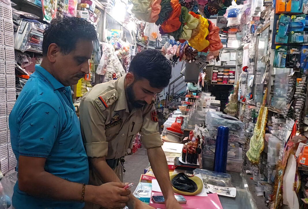 कठुआ में पुलिस को चुनौती: लाखों के सामान की चोरी पुलिस स्टेशन के करीब CCTV कैमरों के साथ कठुआ पुलिस चुनौती की घटना